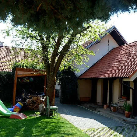 Penzion04 بيت ضيافة 3*